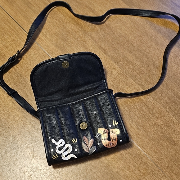 One of a Kind! Crossbody Purse. Hand Painted by Artist Yaya Kieu. - Picture 2 of 10